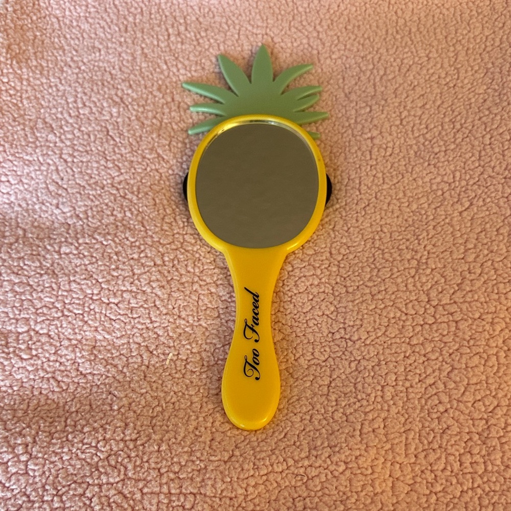 Too Faced Pineapple Mirror with Yellow Handle